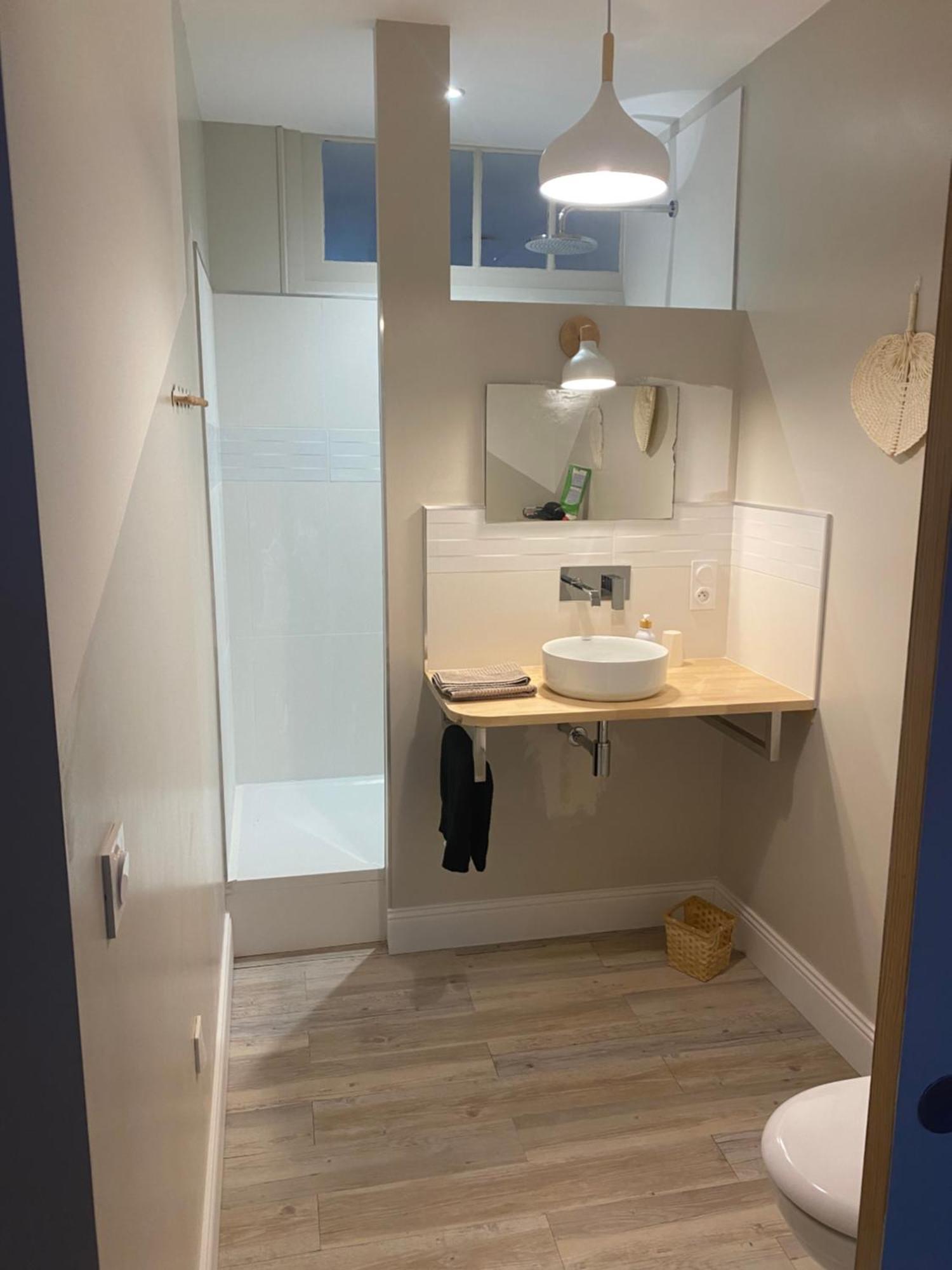 Privee Avec Salle De Bain, Centre Appartement