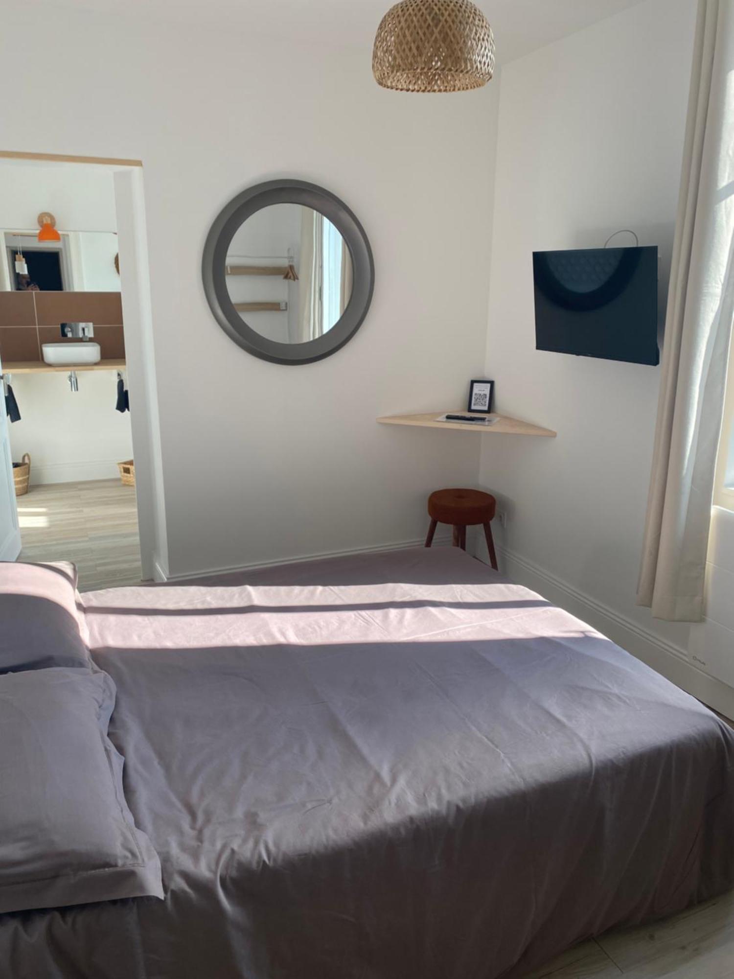 Chambre, Salle De Bain Privee, Centre Appartement Louhans