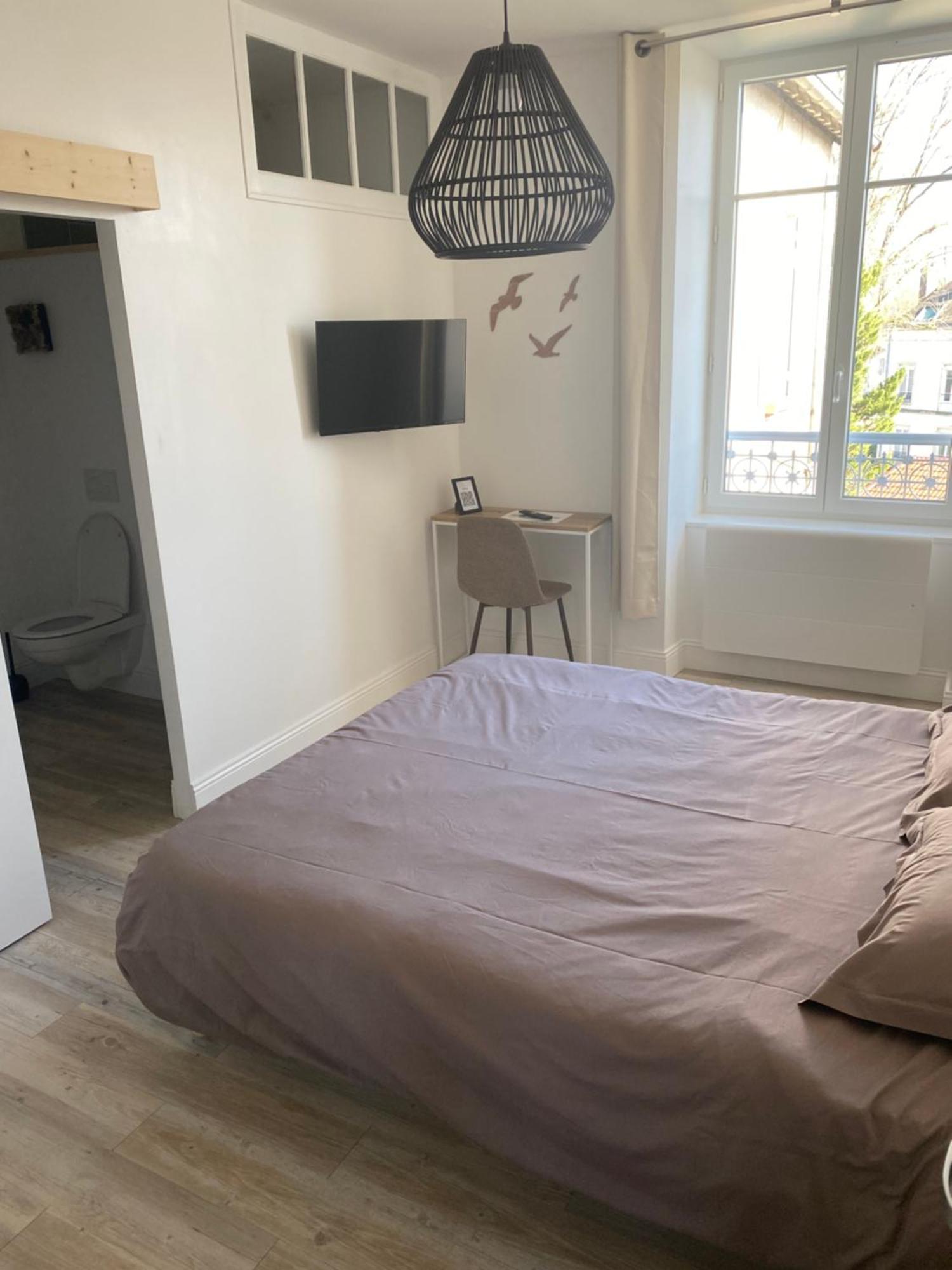 Chambre, Salle De Bain Privee, Centre * Louhans